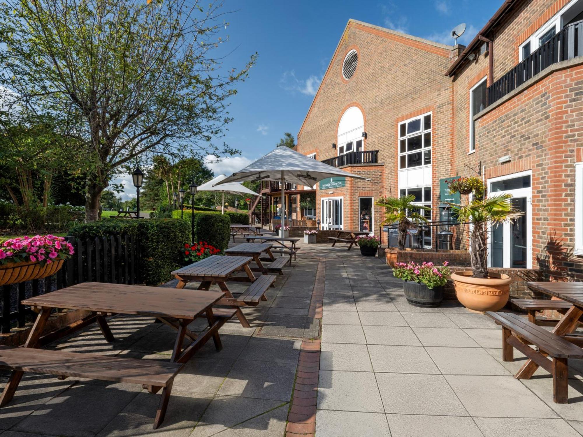 Delta Hotels By Marriott Tudor Park Country Club Maidstone Dış mekan fotoğraf