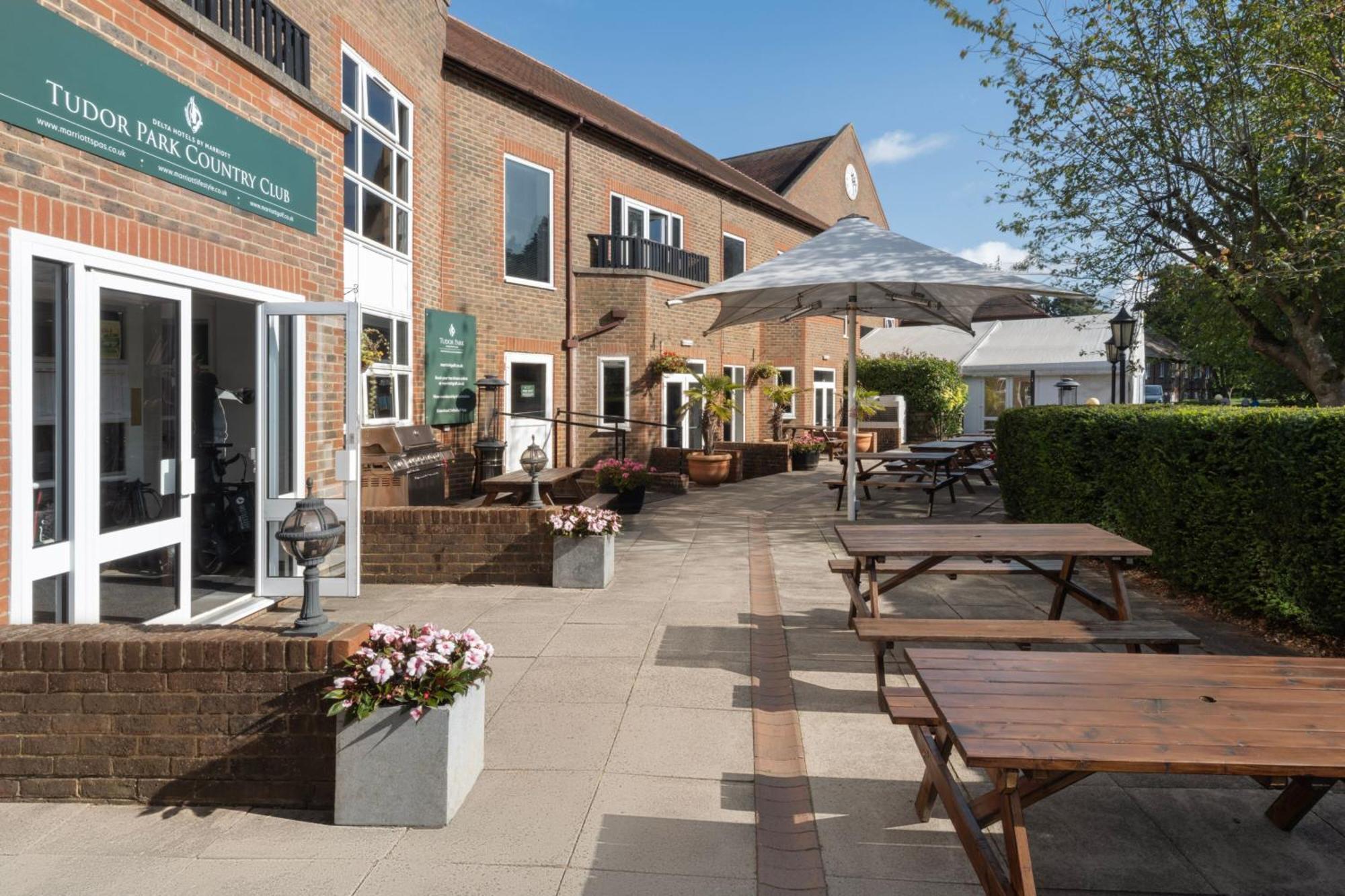 Delta Hotels By Marriott Tudor Park Country Club Maidstone Dış mekan fotoğraf