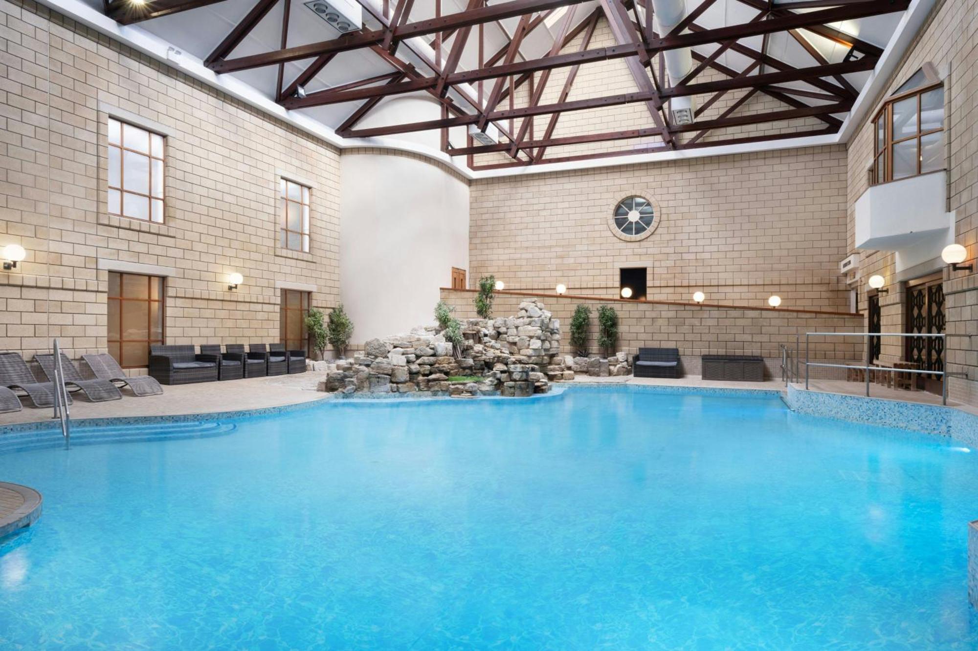 Delta Hotels By Marriott Tudor Park Country Club Maidstone Dış mekan fotoğraf